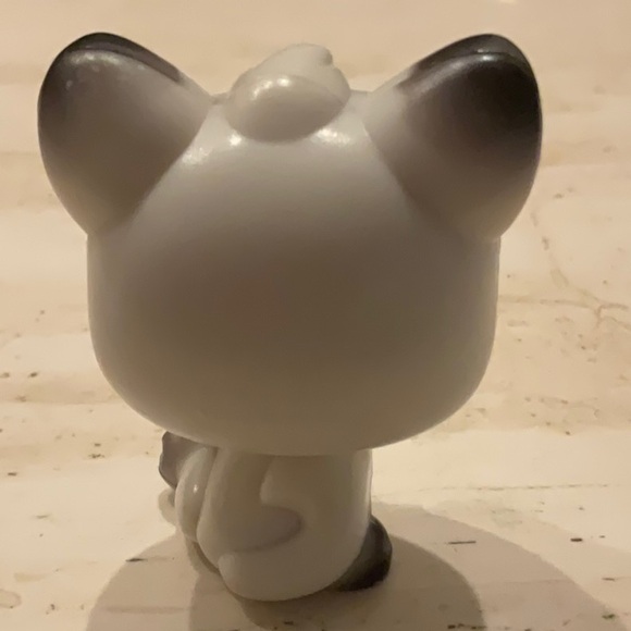 Littlest Pet Shop Magic Motion Paw Licking Kitten LPS 16 Toy 2005 Persian Cat - Picture 2 of 6